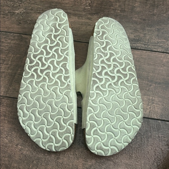 Birkenstock Sandals in Lime Green size 42 - Picture 11 of 11